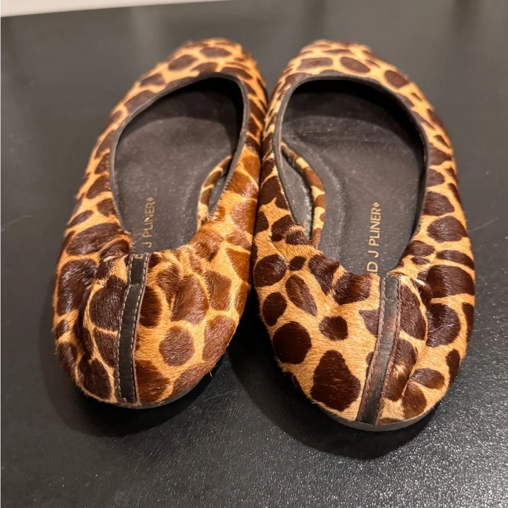 Donald J. Pliner giraffe print calf hair Brown 7.5 ballet flats loafers